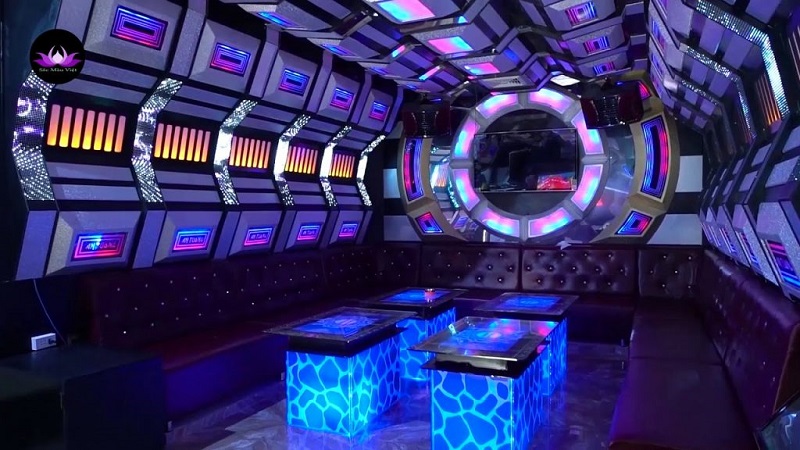 Phòng karaoke phi thuyền không gian độc đáo